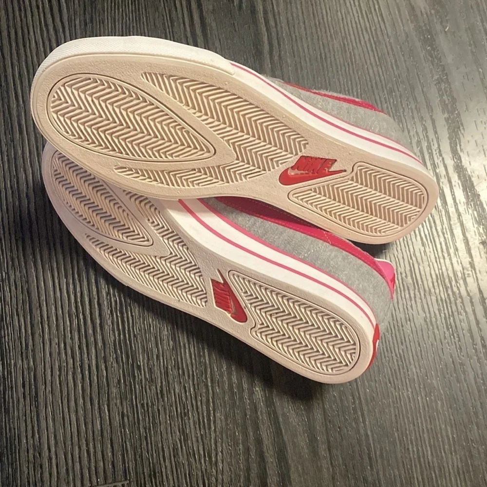 🍍 Nike Women's Gray and Pink Swoosh 🍍SIZE 10🍍H-3